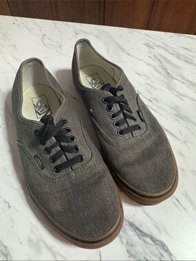 Vans Authentic Men’s Gray Canvas Low-Top Sneakers with Black Laces size 9